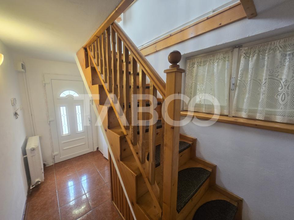 Apartament 2 camere de vanzare la casa 77mp curte si pivnita Sub Arini