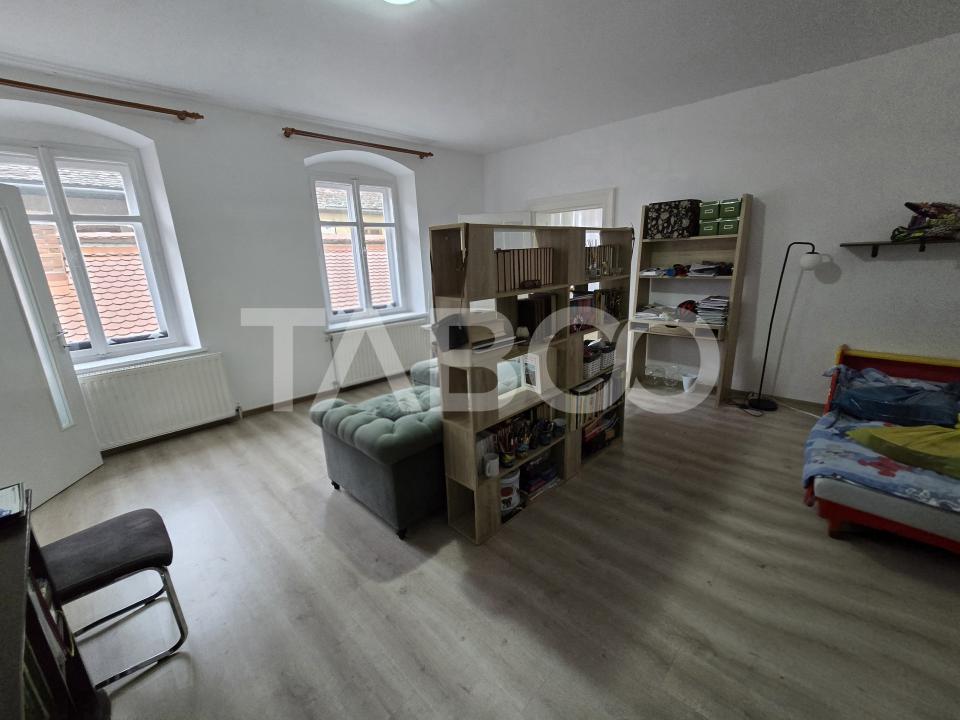 Apartament 2 camere de vanzare la etajul 1 in Centrul Istoric Sibiu
