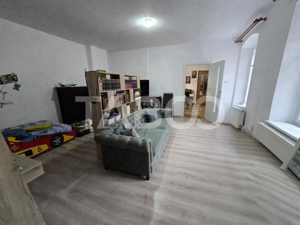 Apartament 2 camere de vanzare la etajul 1 in Centrul Istoric Sibiu