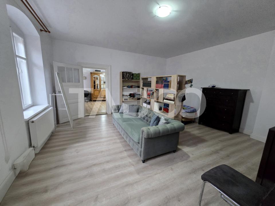 Apartament 2 camere de vanzare la etajul 1 in Centrul Istoric Sibiu