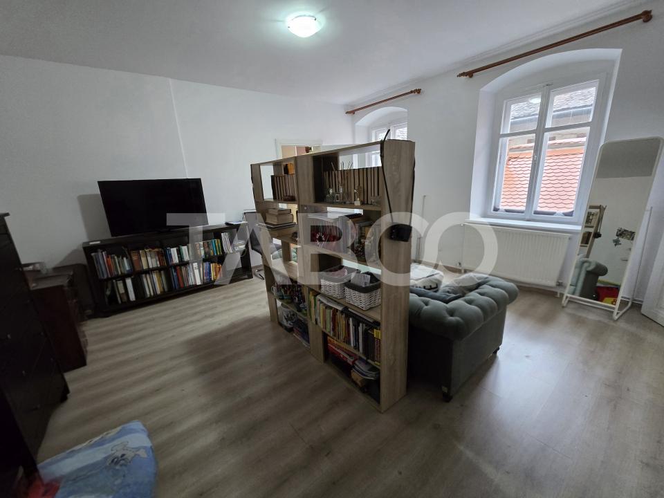 Apartament 2 camere de vanzare la etajul 1 in Centrul Istoric Sibiu