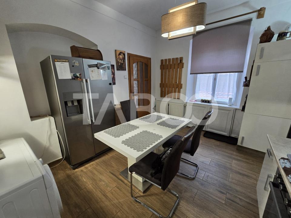 Apartament 2 camere de vanzare la etajul 1 in Centrul Istoric Sibiu