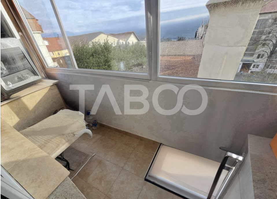 Apartament 2 camere de vanzare mobilat cu balcon in Terezian Sibiu