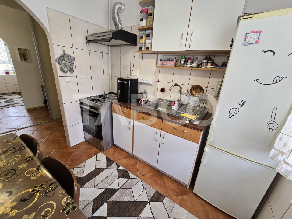 Apartament 2 camere de vanzare mobilat cu balcon in Terezian Sibiu