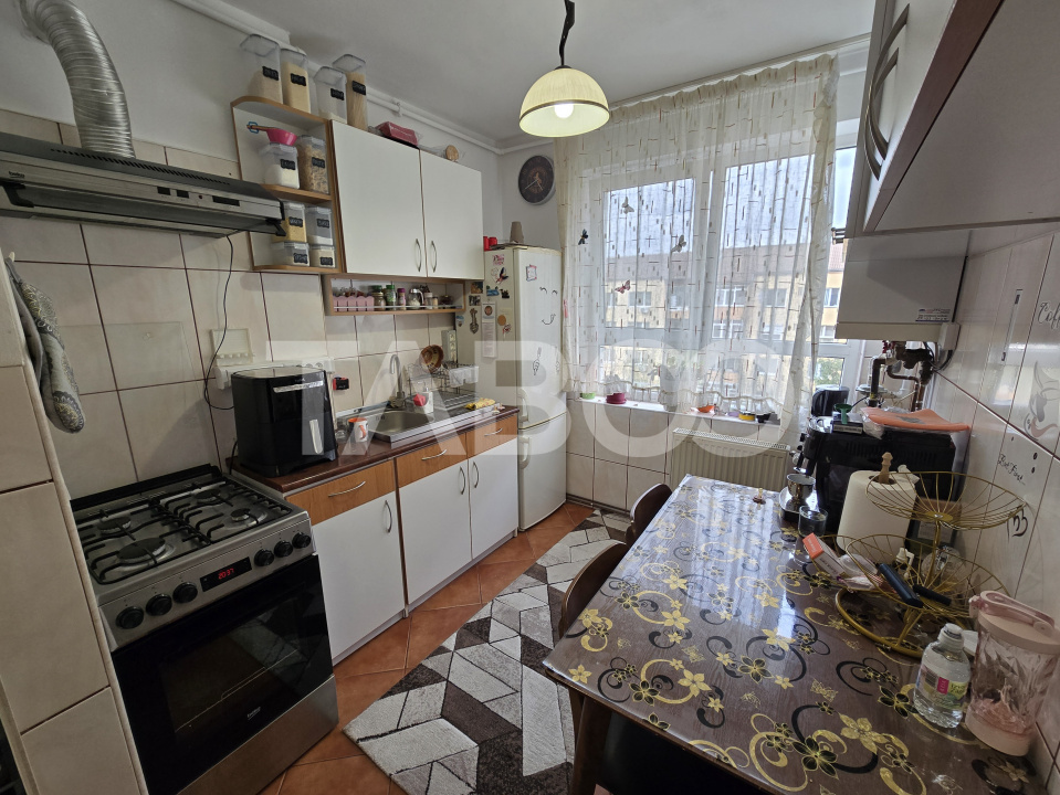 Apartament 2 camere de vanzare mobilat cu balcon in Terezian Sibiu