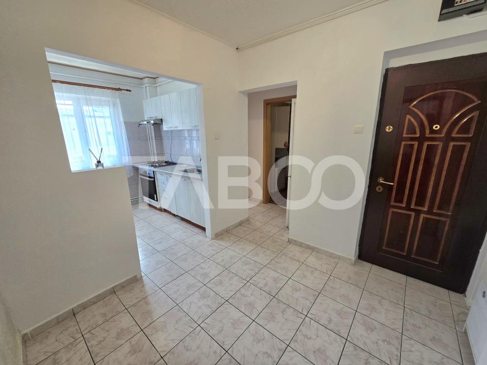 Apartament 2 camere de vanzare mobilat pivnita balcon Siretului Sibiu