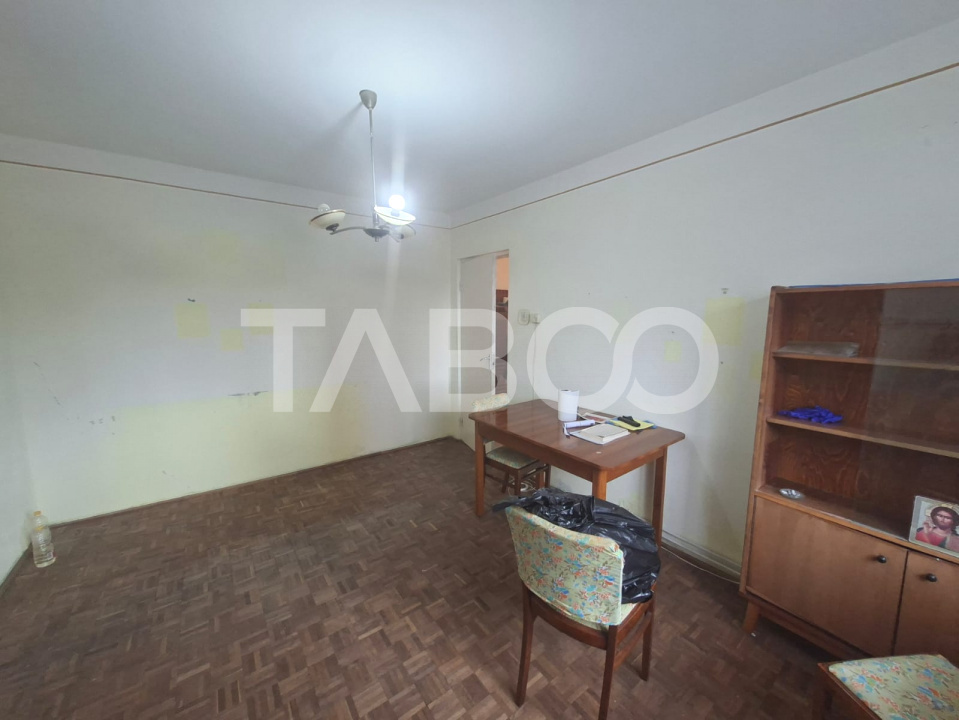 Apartament 2 camere de vanzare strada Luptei la etajul 3