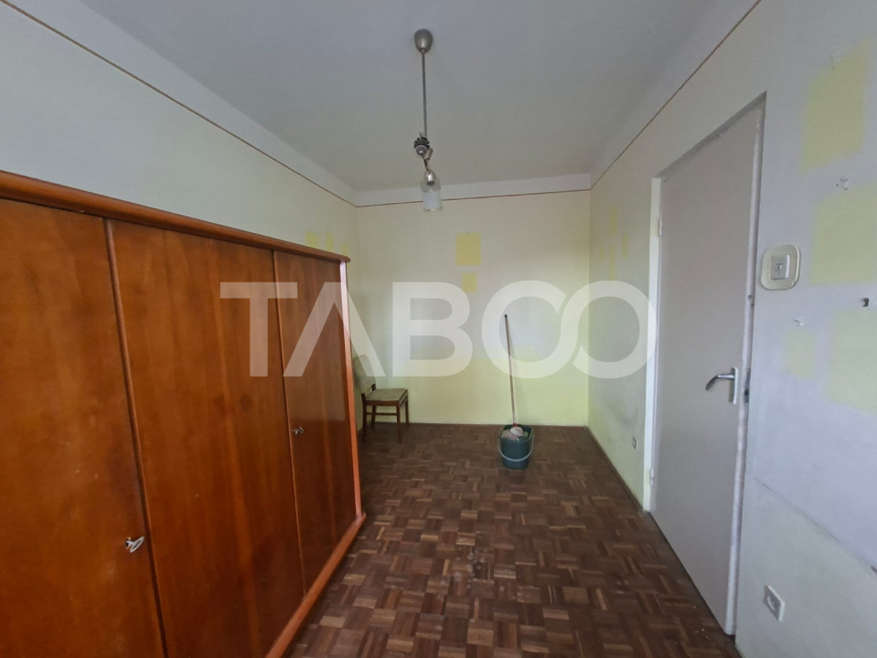 Apartament 2 camere de vanzare strada Luptei la etajul 3