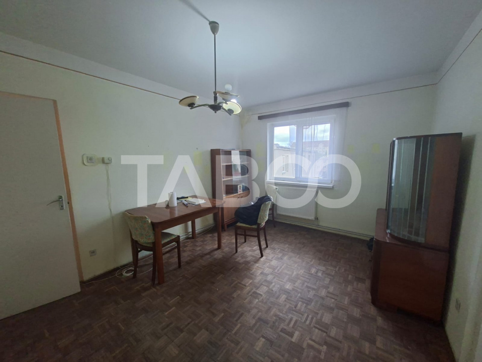 Apartament 2 camere de vanzare strada Luptei la etajul 3