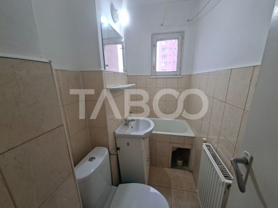 Apartament 2 camere de vanzare strada Luptei la etajul 3