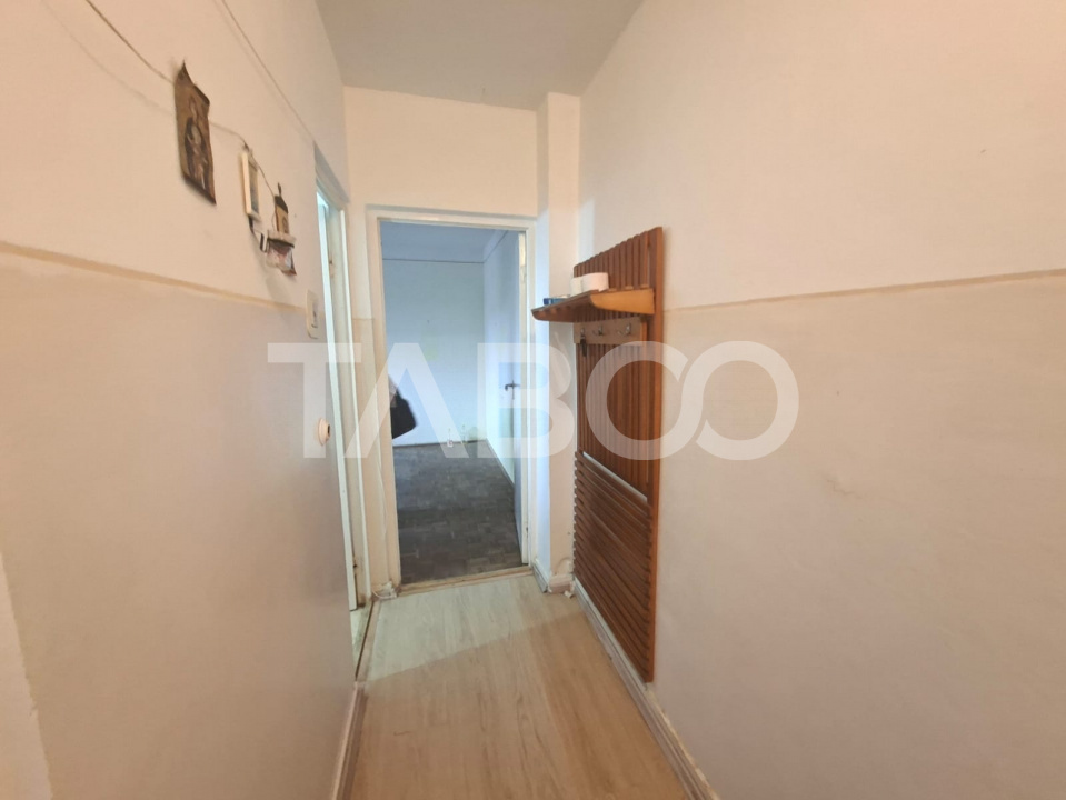 Apartament 2 camere de vanzare strada Luptei la etajul 3