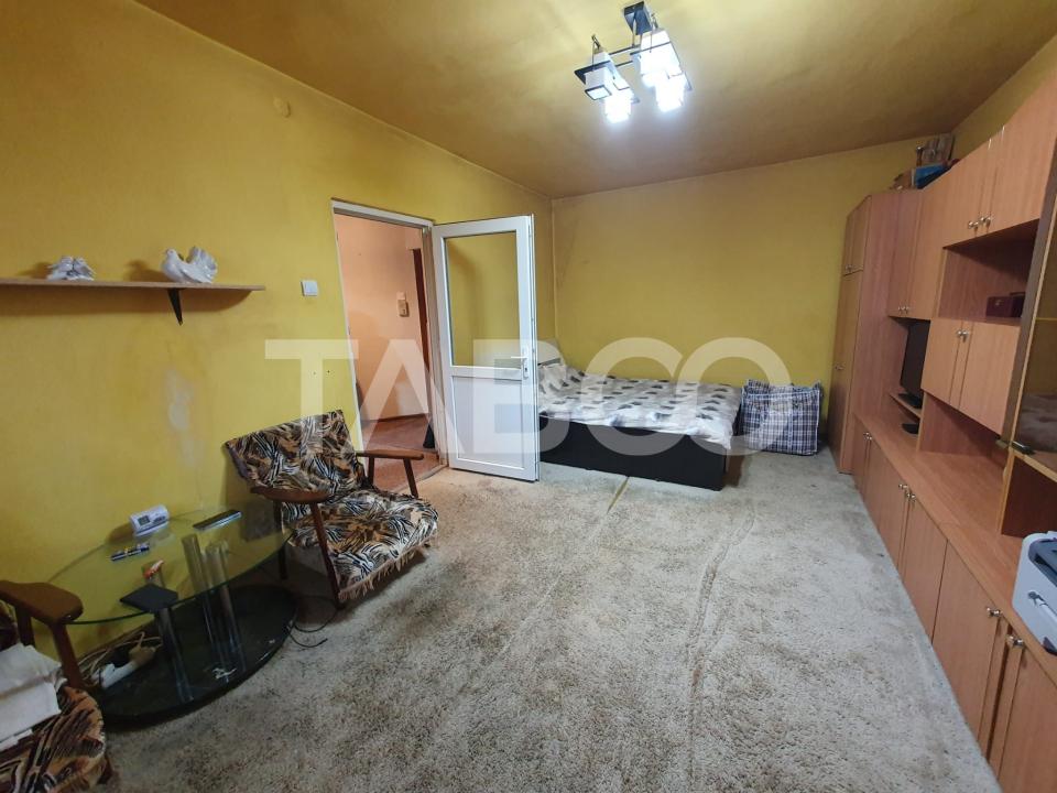Apartament 2 camere decomandat 54 mp zona Bulevardu Unirii etaj 4
