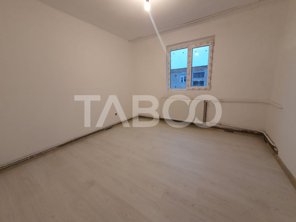 Apartament 2 camere decomandat bloc de caramida 48 mp utili in Fagaras - 13 Decembrie