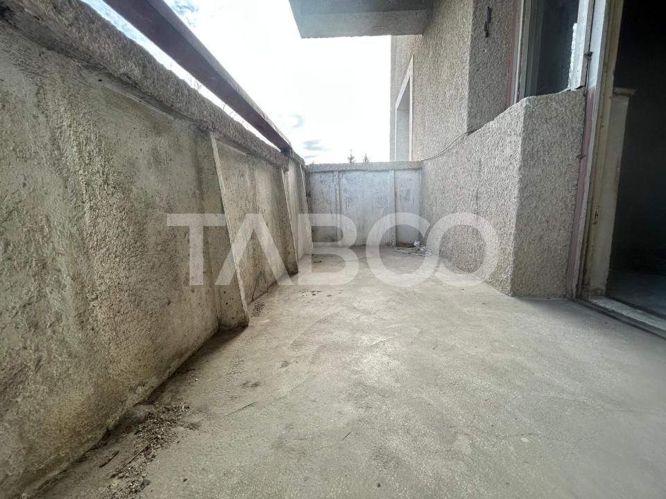 Apartament 2 camere decomandat cu pivnita si balcon zona Valea Aurie