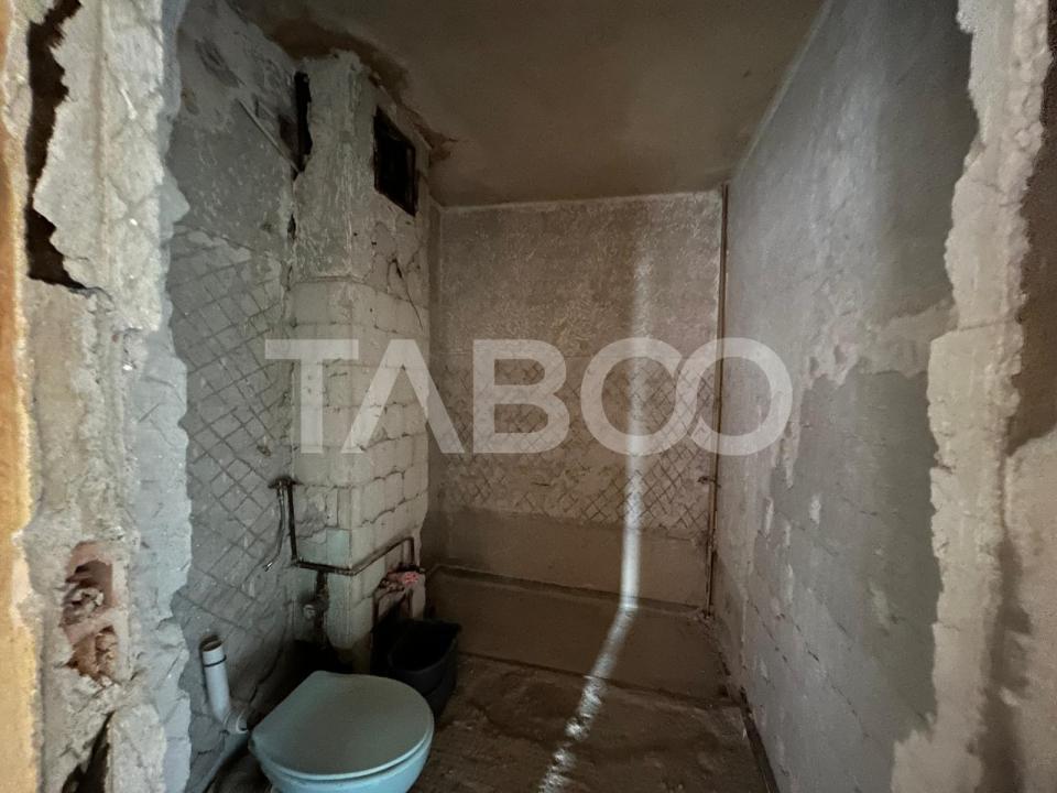 Apartament 2 camere decomandat cu pivnita si balcon zona Valea Aurie