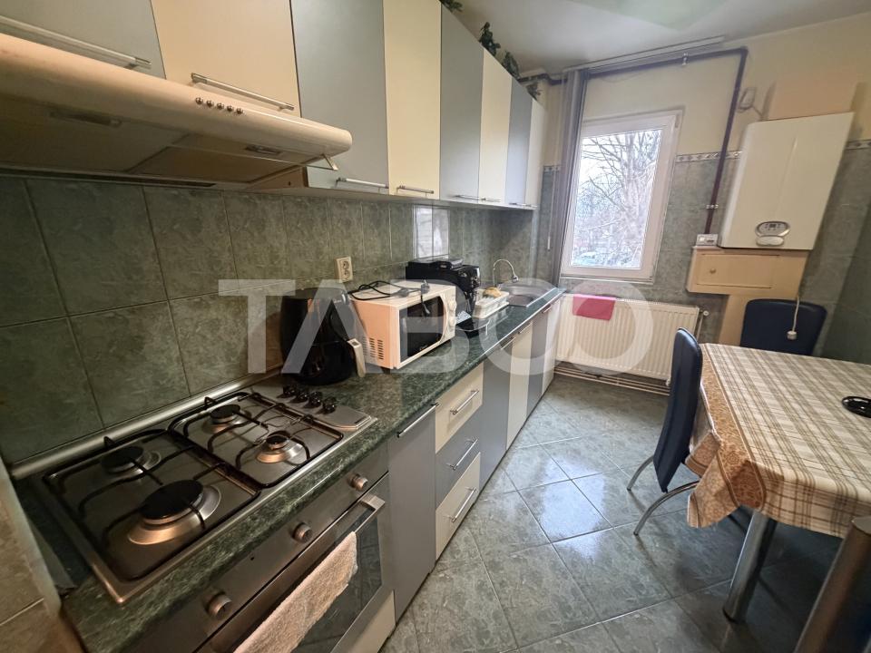 Apartament 2 camere decomandat etaj 1 complet mobilat si utilat 