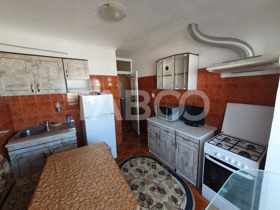 Apartament 2 camere decomandat etaj 4 zona Teiului 50 mp 