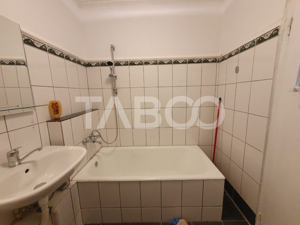 Apartament 2 camere decomandat etaj 4 zona Teiului 50 mp 