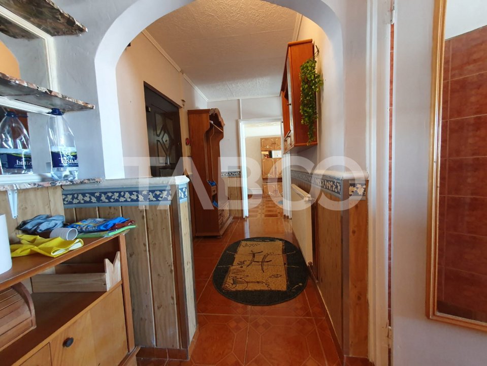 Apartament 2 camere decomandat etaj 4 zona Teiului 50 mp 