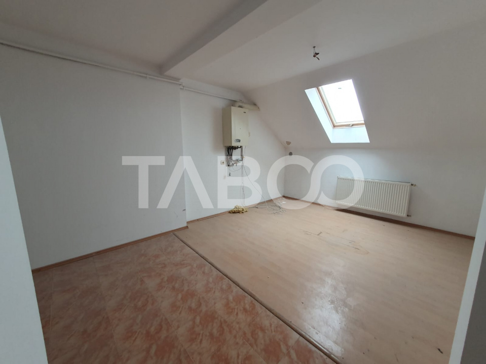 Apartament 2 camere decomandat etaju 5 structura BCA 40 mp zona Negoiu in Fagaras - Negoiu
