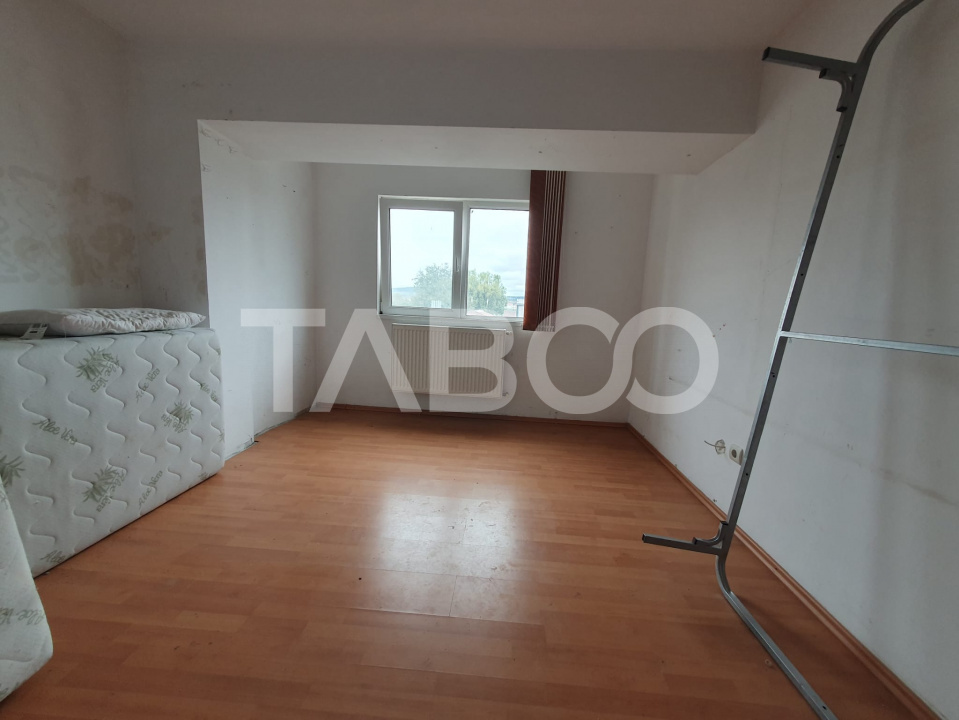 Apartament 2 camere decomandat zona Negoiu etaj 1 38 mp