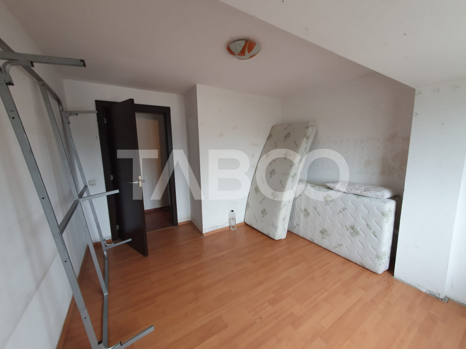 Apartament 2 camere decomandat zona Negoiu etaj 1 38 mp