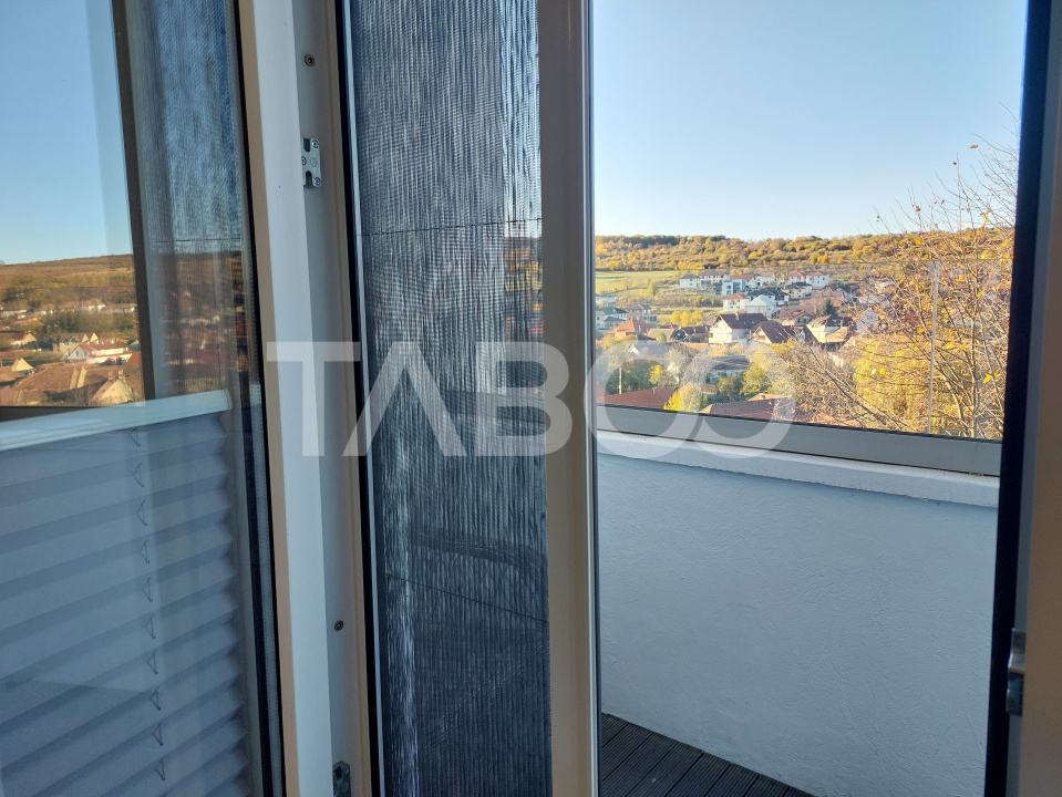 Apartament 2 camere decomandate 43 mp renovat modern balcon Cisnadie