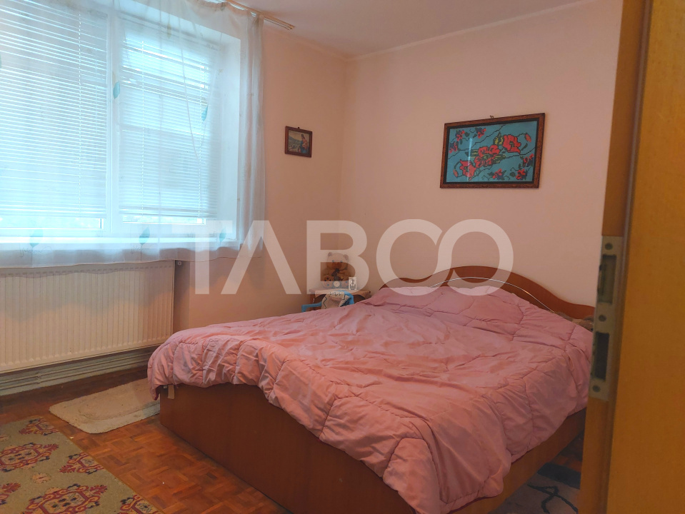 Apartament 2 camere decomandate 57 mp balcon bloc cu acoperis Cisnadie
