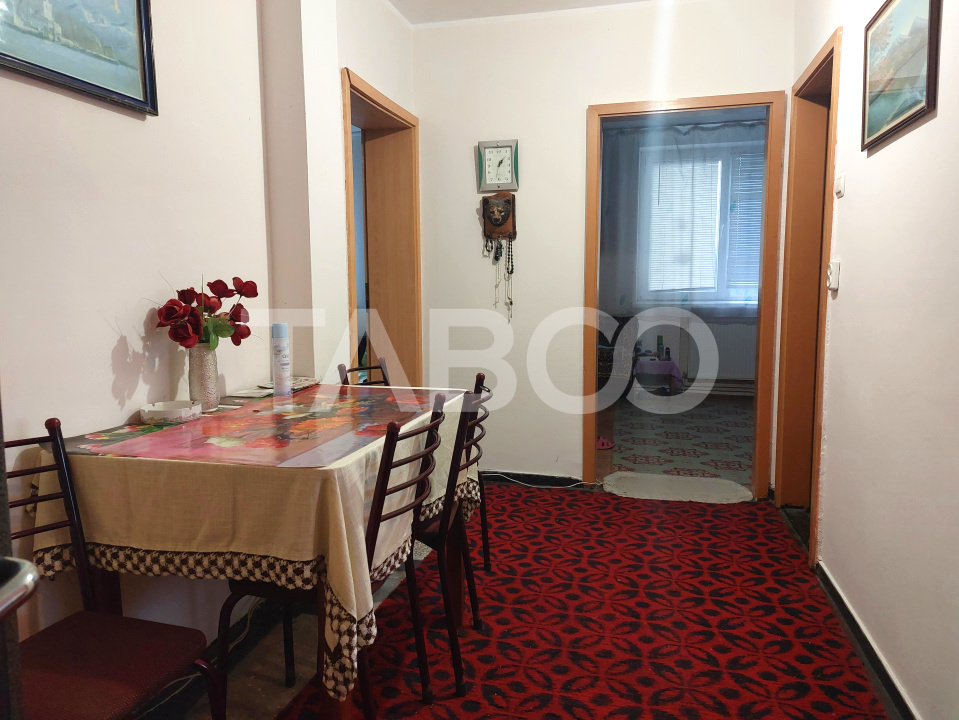 Apartament 2 camere decomandate 57 mp balcon bloc cu acoperis Cisnadie
