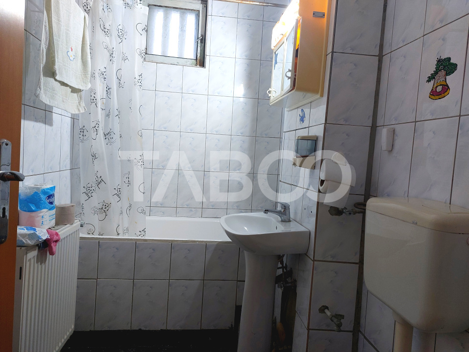 Apartament 2 camere decomandate 57 mp balcon bloc cu acoperis Cisnadie