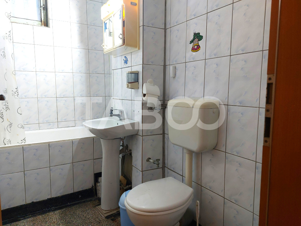 Apartament 2 camere decomandate 57 mp balcon bloc cu acoperis Cisnadie