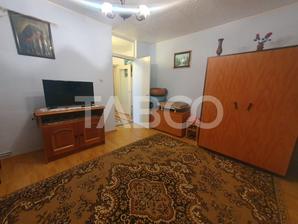 Apartament 2 camere etaj 2  semidecomandat 52 mp utili zona Campului