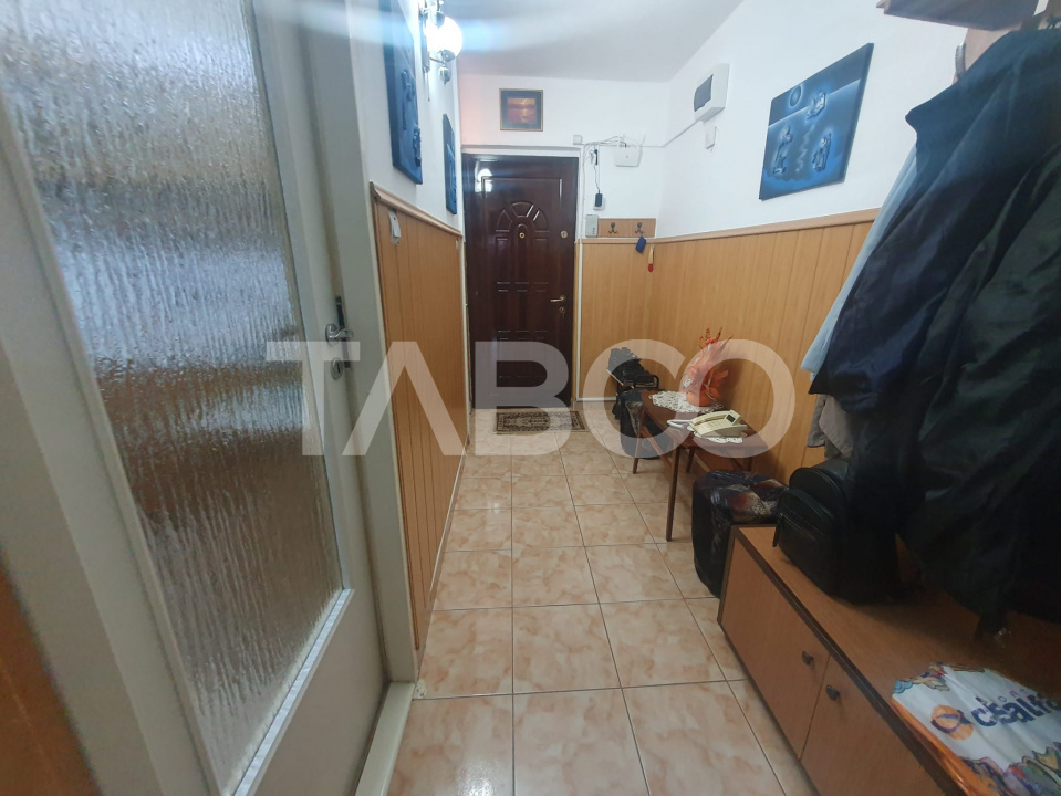 Apartament 2 camere etaj 2  semidecomandat 52 mp utili zona Campului