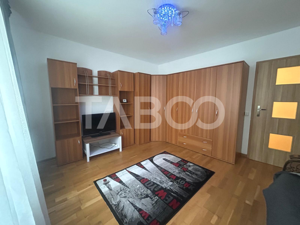Apartament 2 camere etaj intermediar de inchiriat cu balcon si parcare