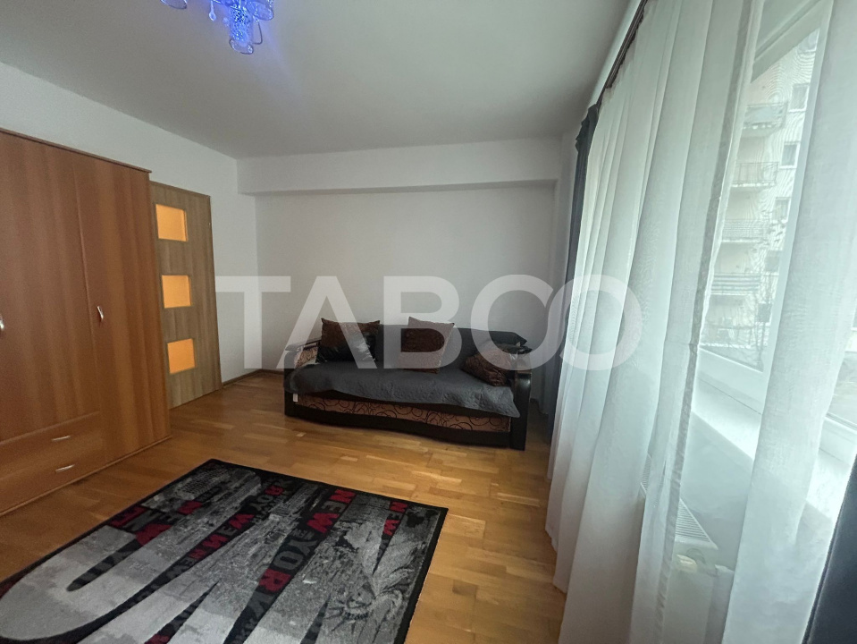 Apartament 2 camere etaj intermediar de inchiriat cu balcon si parcare