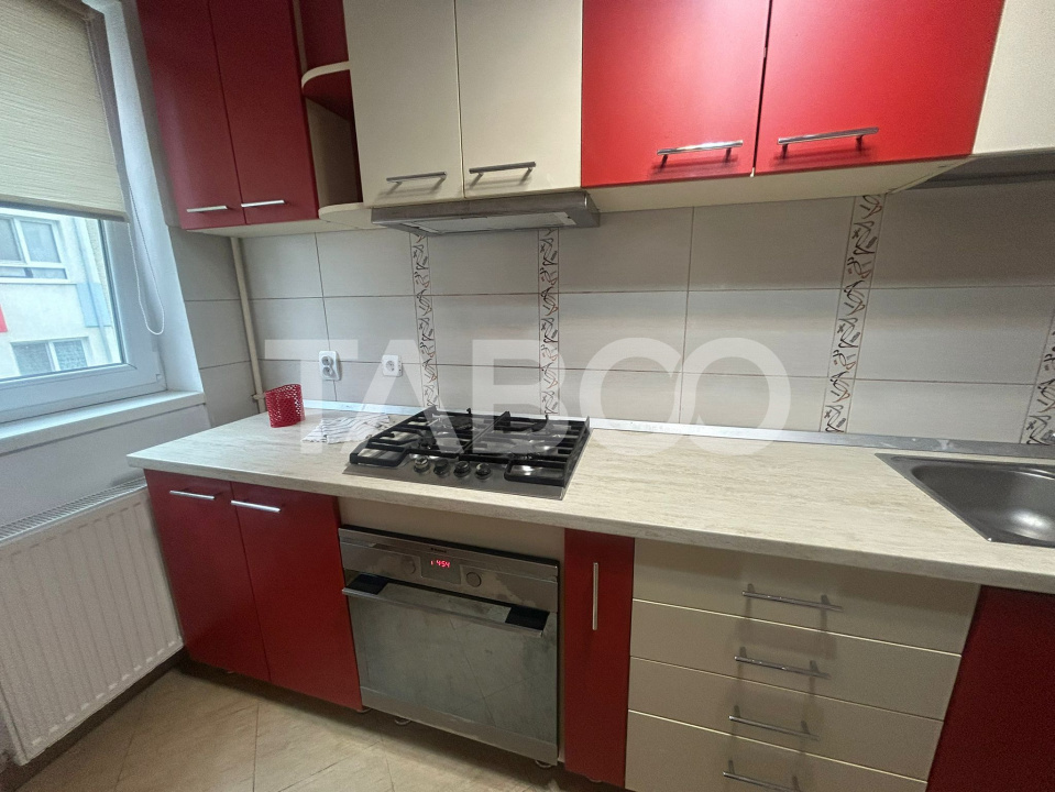 Apartament 2 camere etaj intermediar de inchiriat cu balcon si parcare