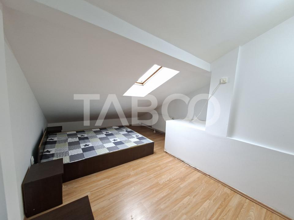 Apartament 2 camere la mansarda renovat de vanzare zona Ipas din Sibiu