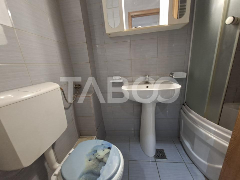 Apartament 2 camere la mansarda renovat de vanzare zona Ipas din Sibiu