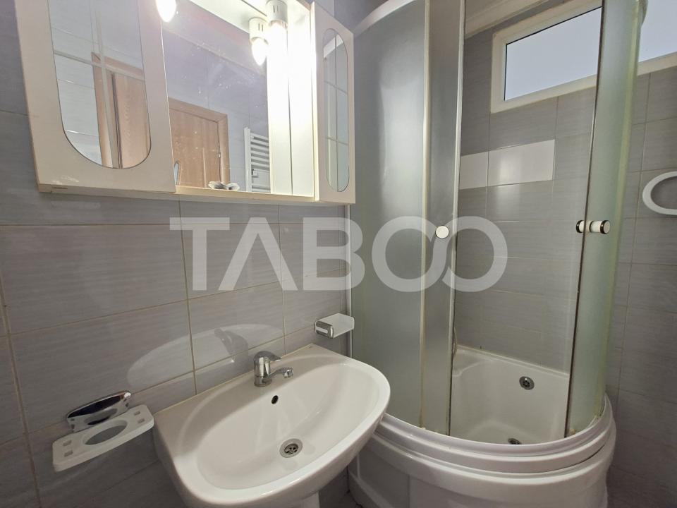 Apartament 2 camere la mansarda renovat de vanzare zona Ipas din Sibiu