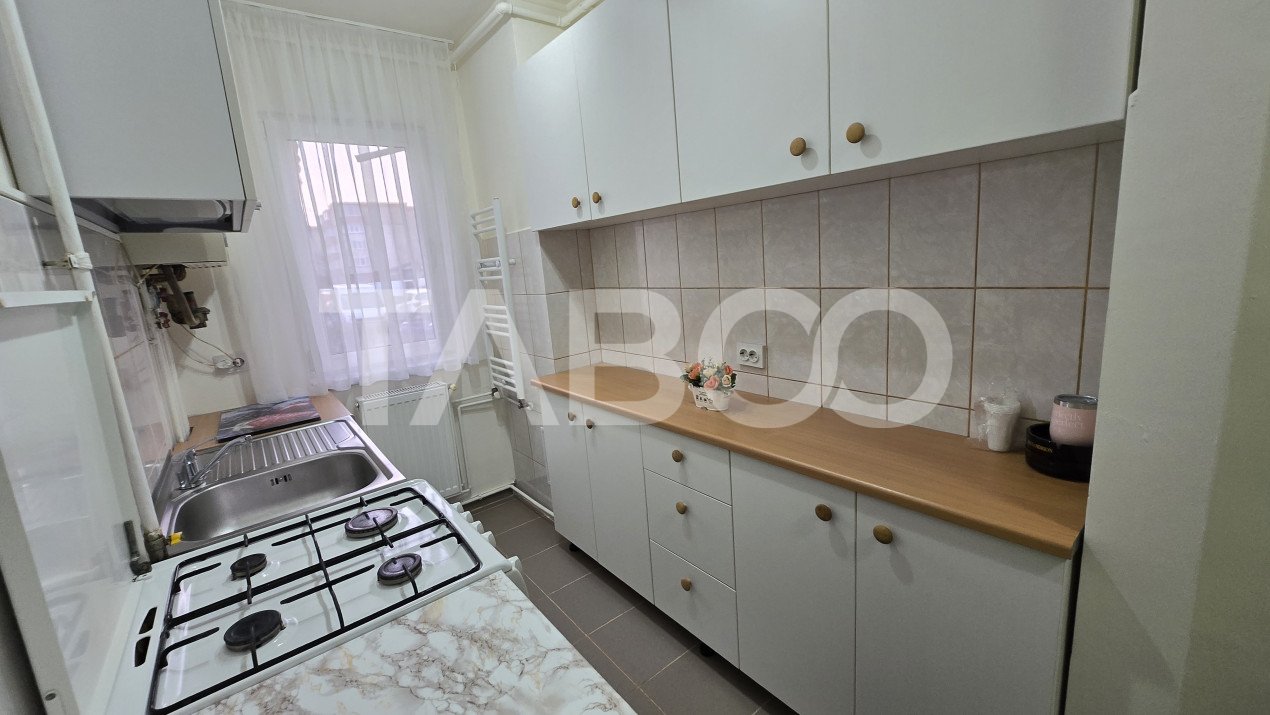 Apartament 2 camere la parter pretabil spatiu comercial de vanzare