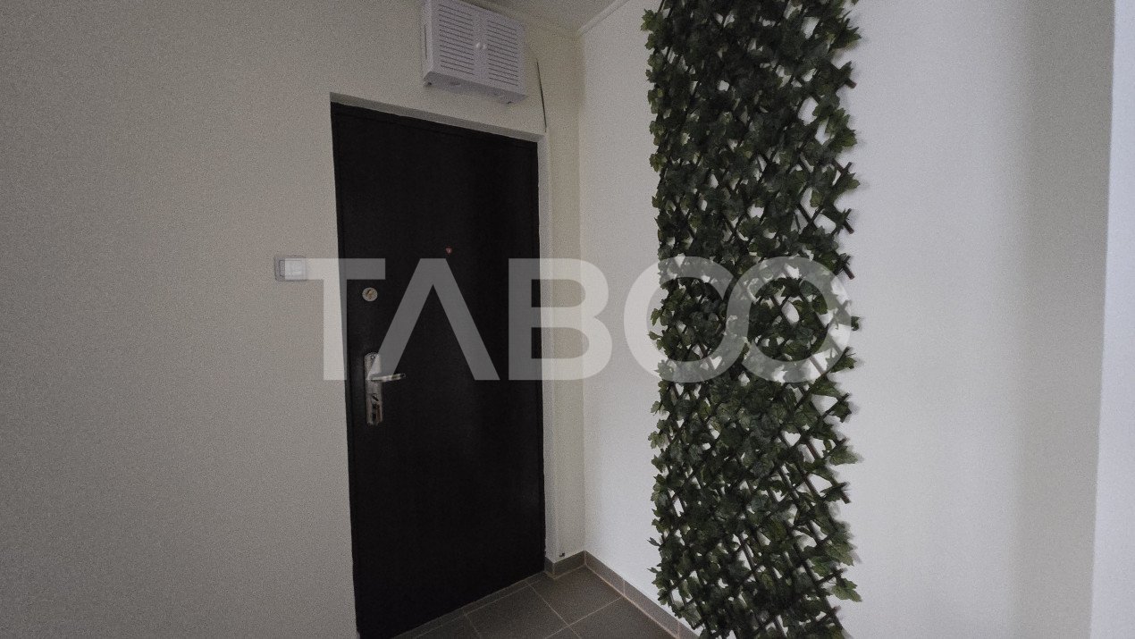 Apartament 2 camere la parter pretabil spatiu comercial de vanzare