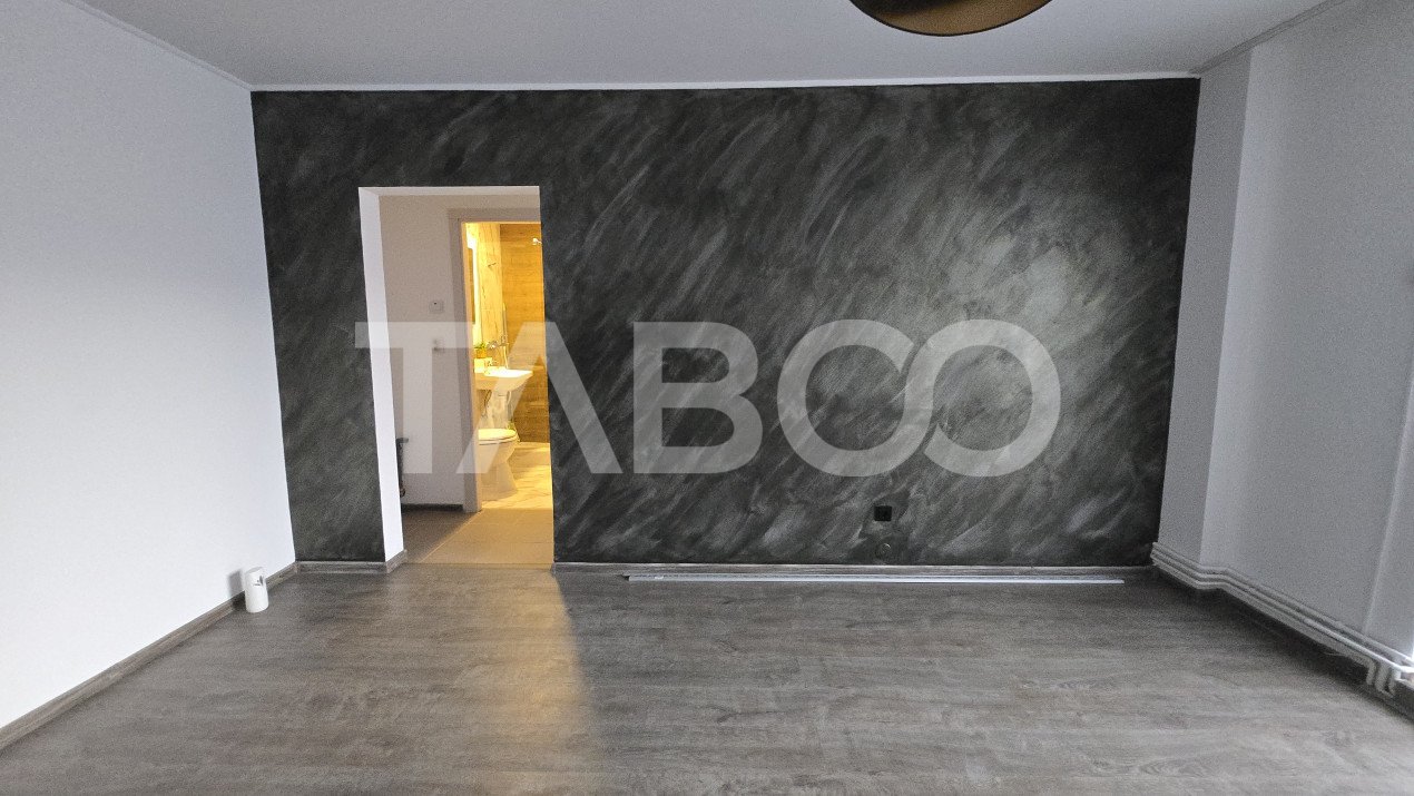 Apartament 2 camere la parter pretabil spatiu comercial de vanzare