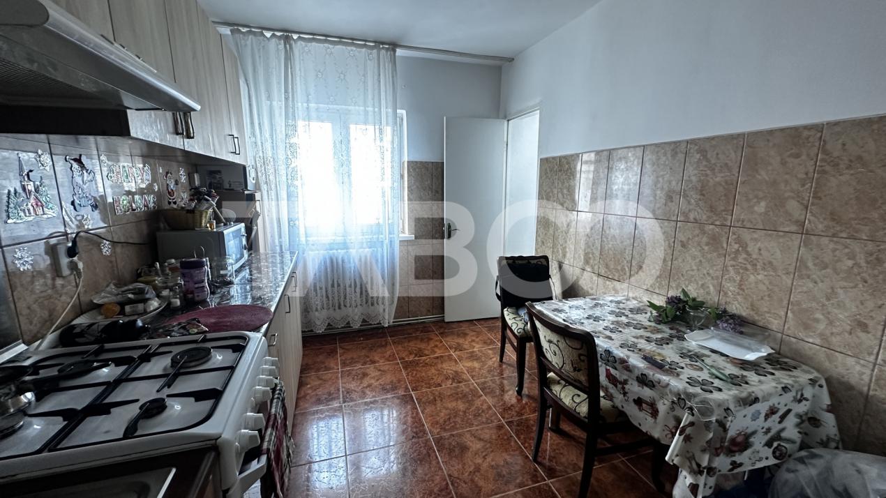 Apartament 2 camere mobilate utilate de inchiriat zona Vasile Aaron