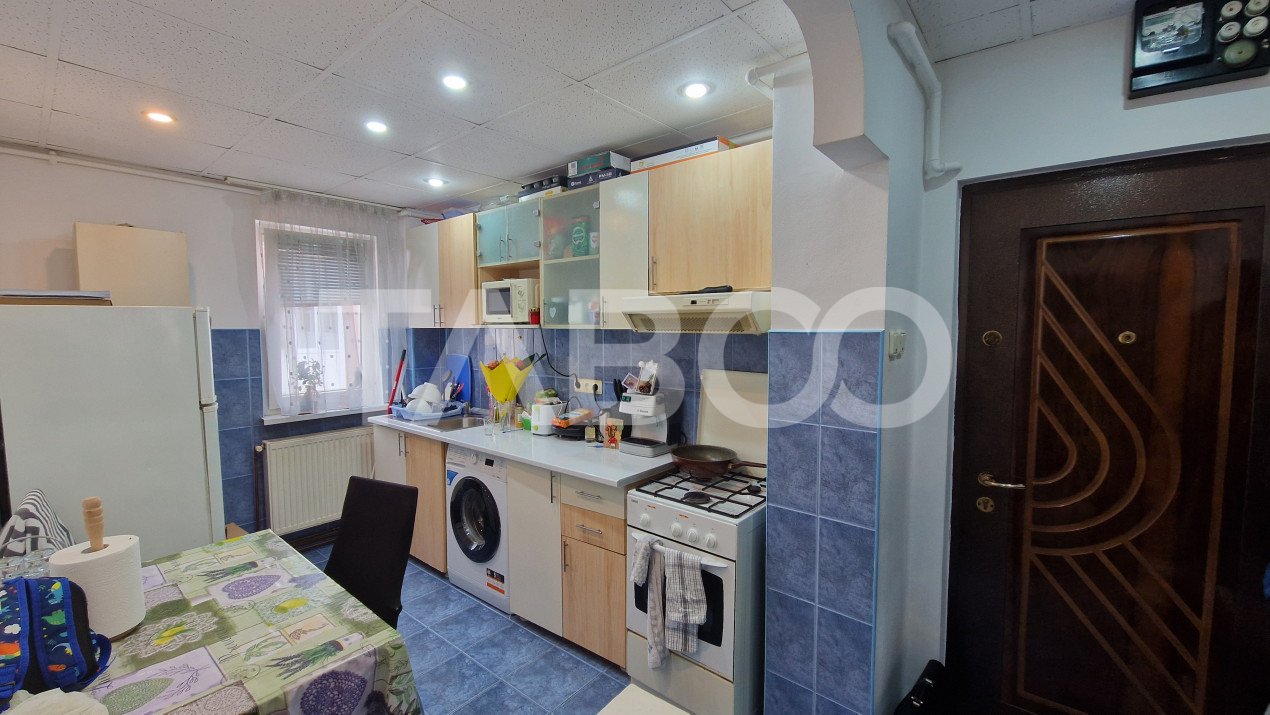 Apartament 2 camere pivinita si balcon de vanzare in Vasile Aaron