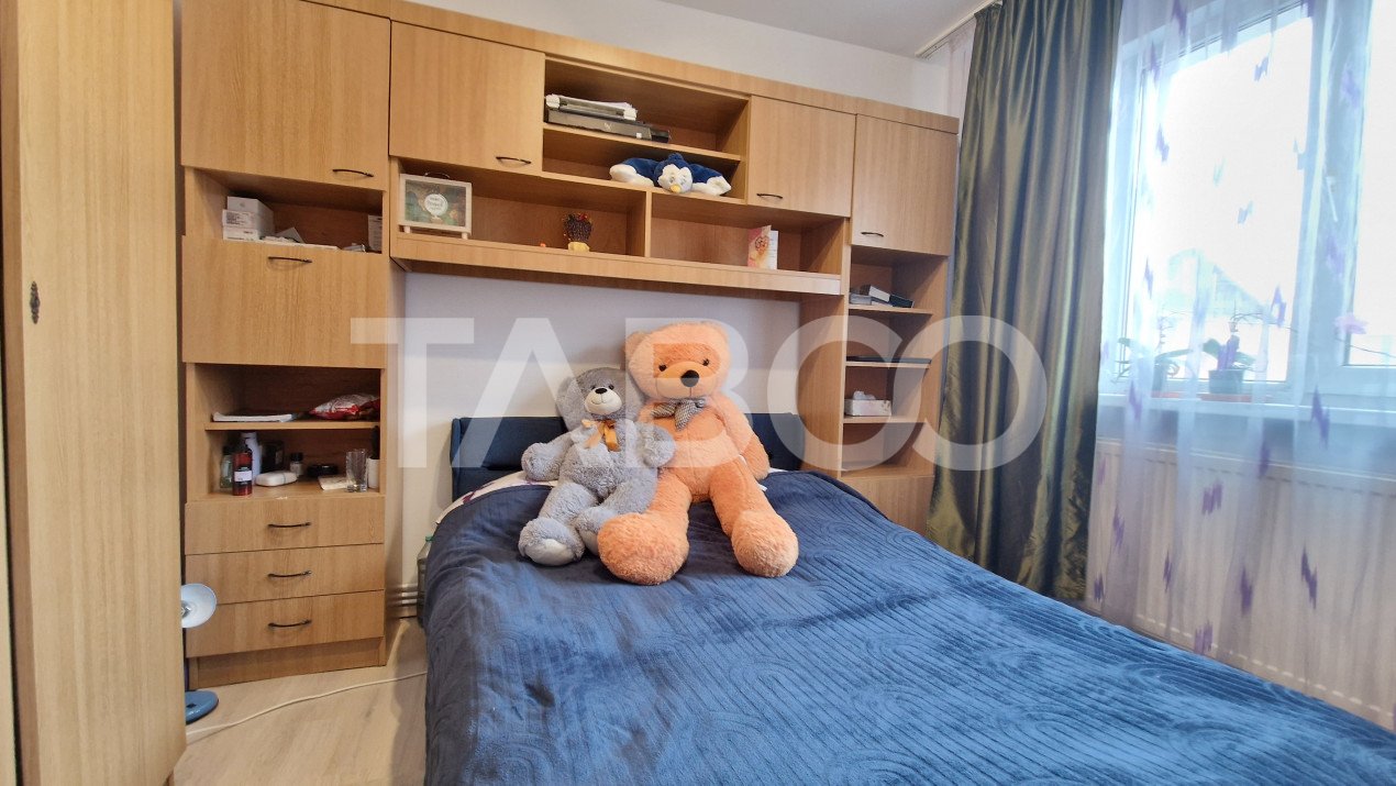 Apartament 2 camere pivinita si balcon de vanzare in Vasile Aaron
