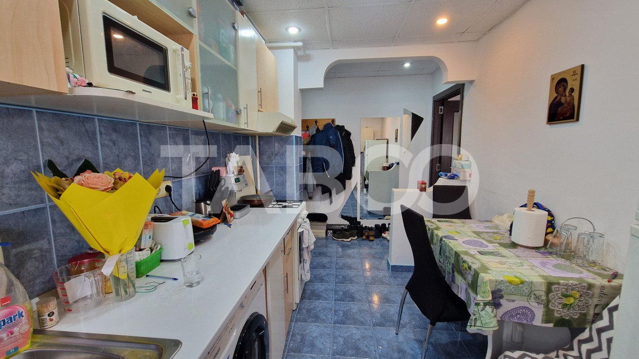 Apartament 2 camere pivinita si balcon de vanzare in Vasile Aaron