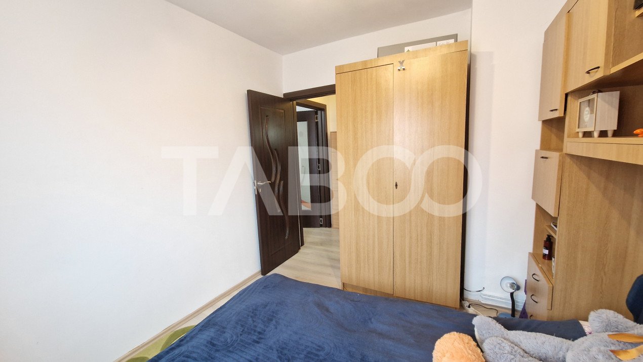 Apartament 2 camere pivinita si balcon de vanzare in Vasile Aaron