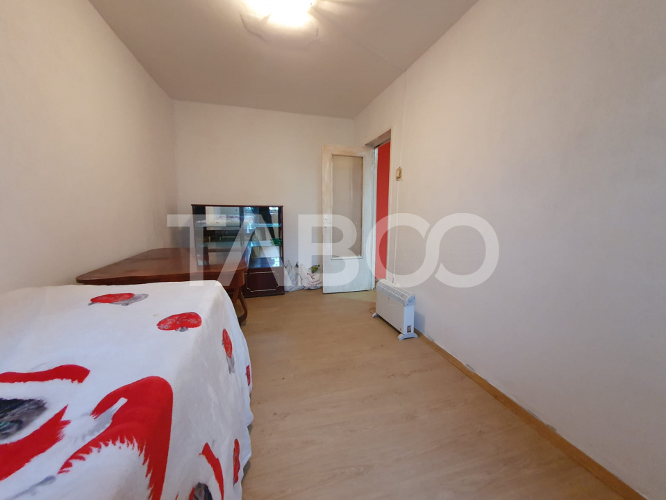 Apartament 2 camere semidecomandat 40 mp utili + 3 mp balcon etaj 2