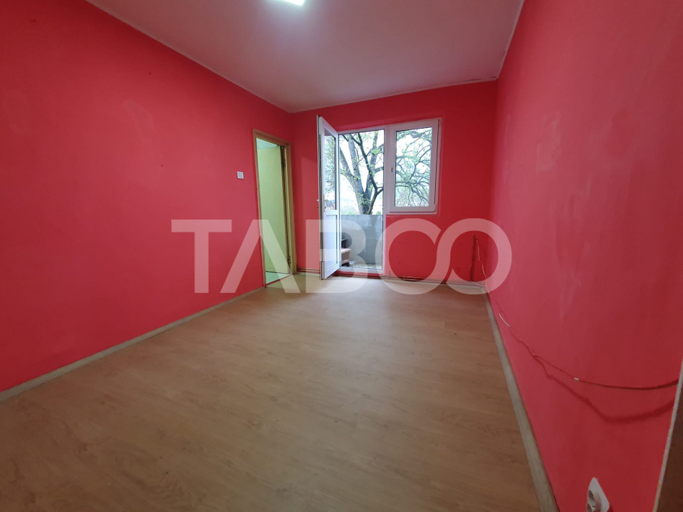 Apartament 2 camere semidecomandat 40 mp utili + 3 mp balcon etaj 2