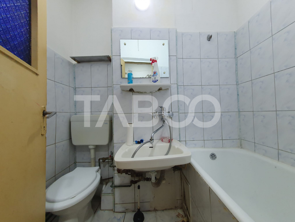 Apartament 2 camere semidecomandat 40 mp utili + 3 mp balcon etaj 2